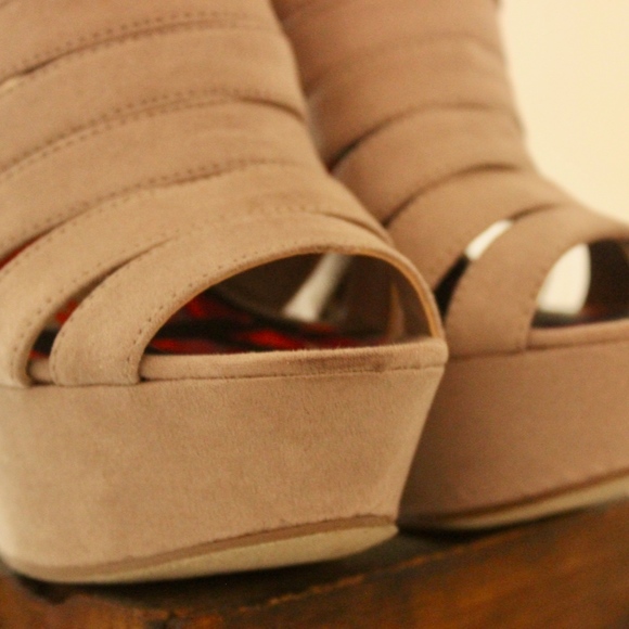 Madden Girl Kiickit Caged Platform Wedge - Picture 4 of 8